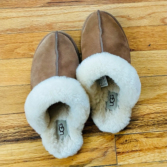 Girls UGG Scuffette ll Slipper - Size 6 Chestnut - Picture 4 of 6